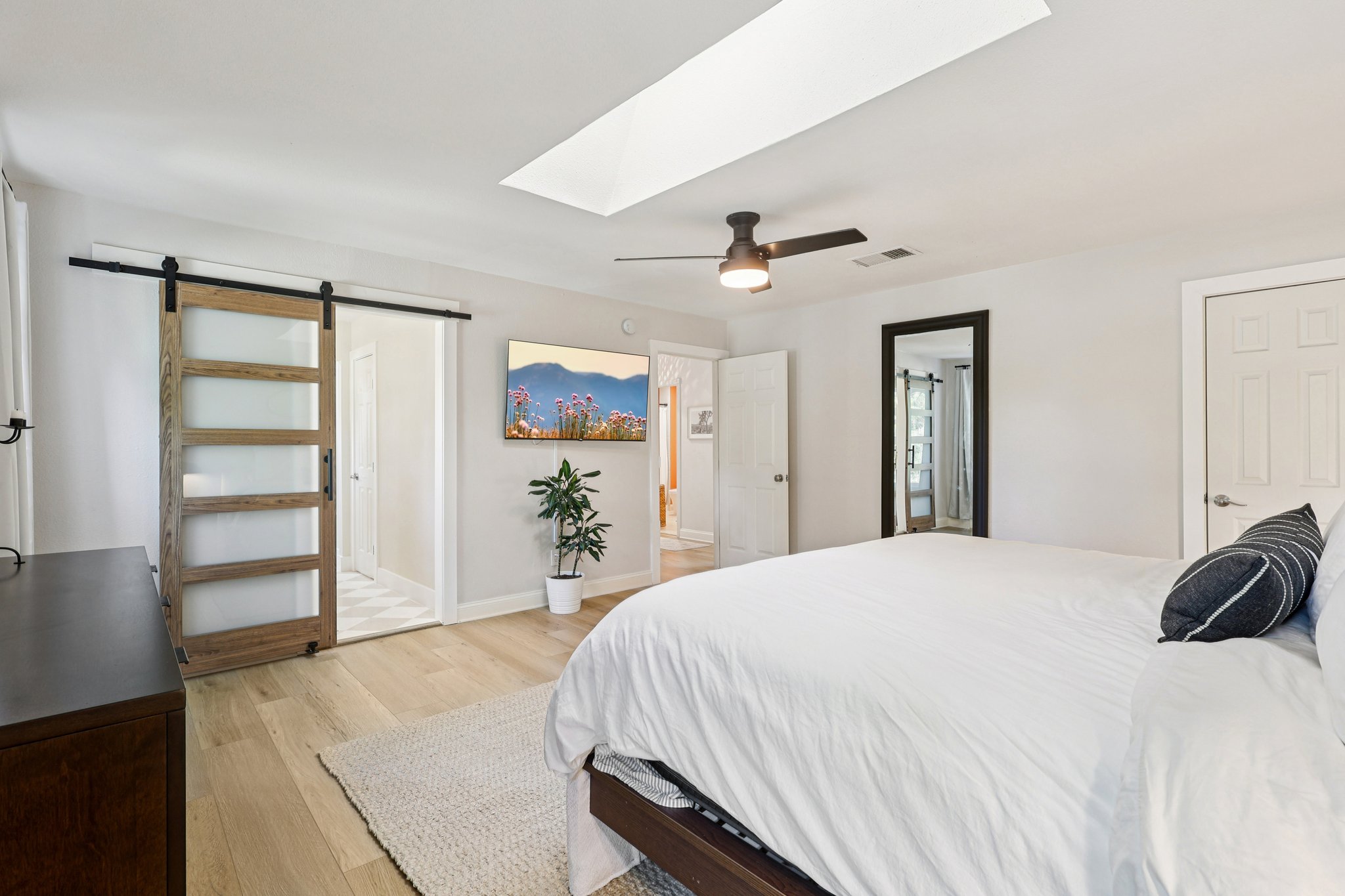 Westmere Dr-S2810-019.jpg