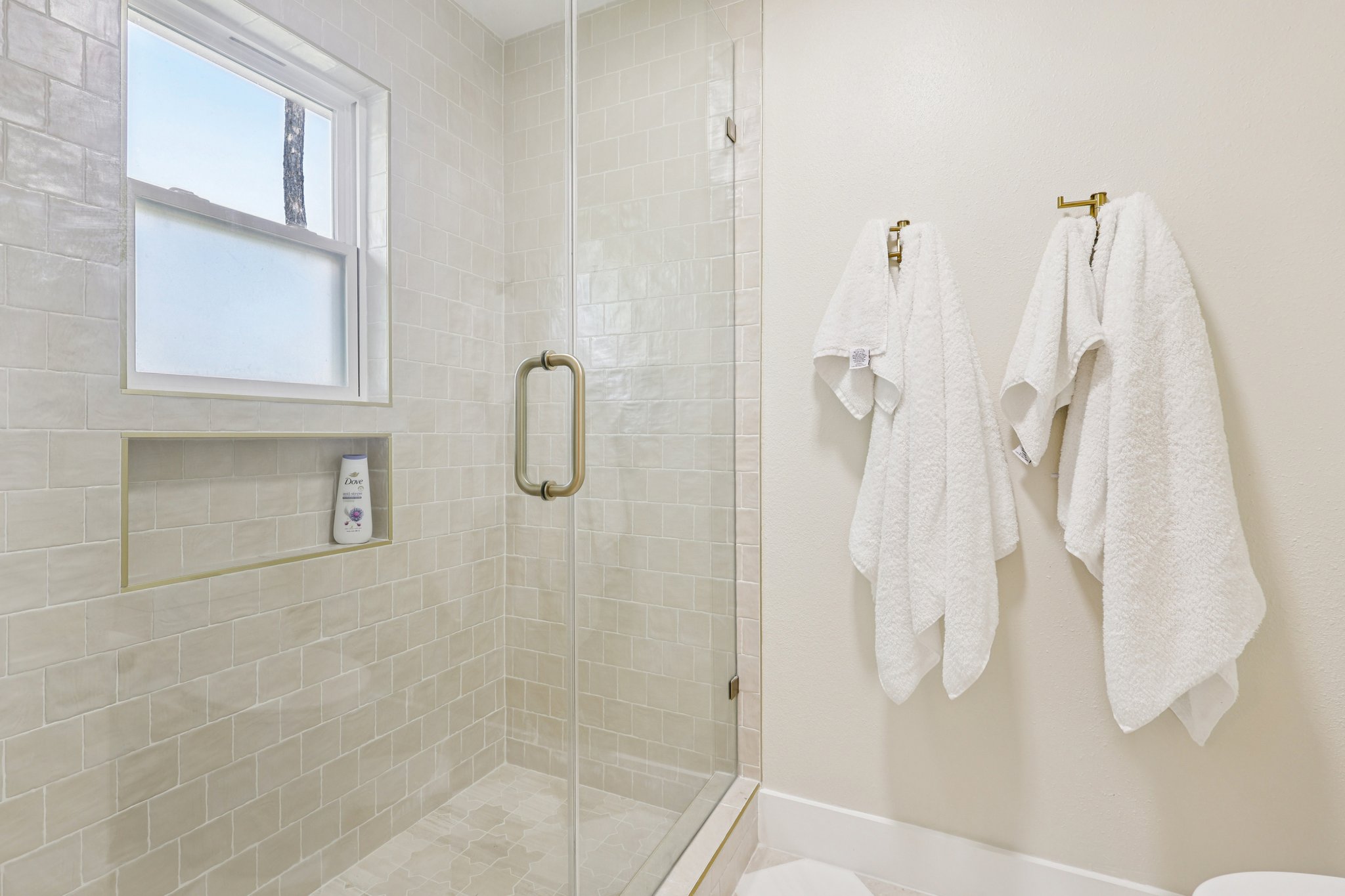 Westmere Dr-S2810-021.jpg