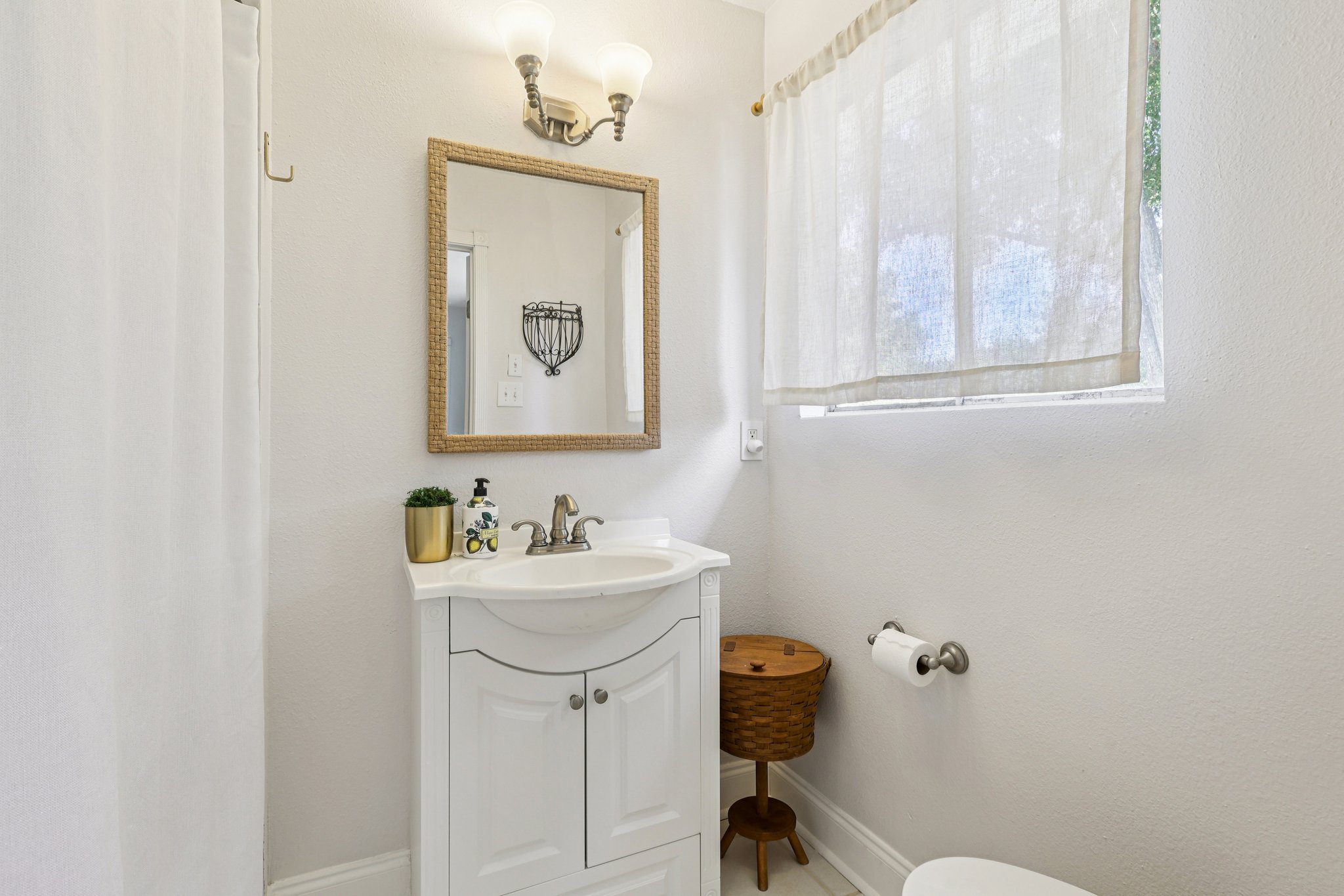 Westmere Dr-S2810-024.jpg