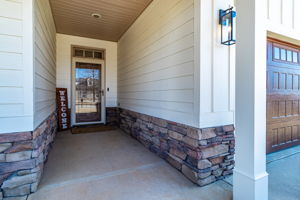 Front Porch/Entrance