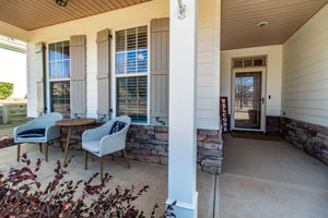 Front Porch/Entrance