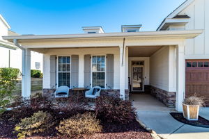 Front Porch/Entrance