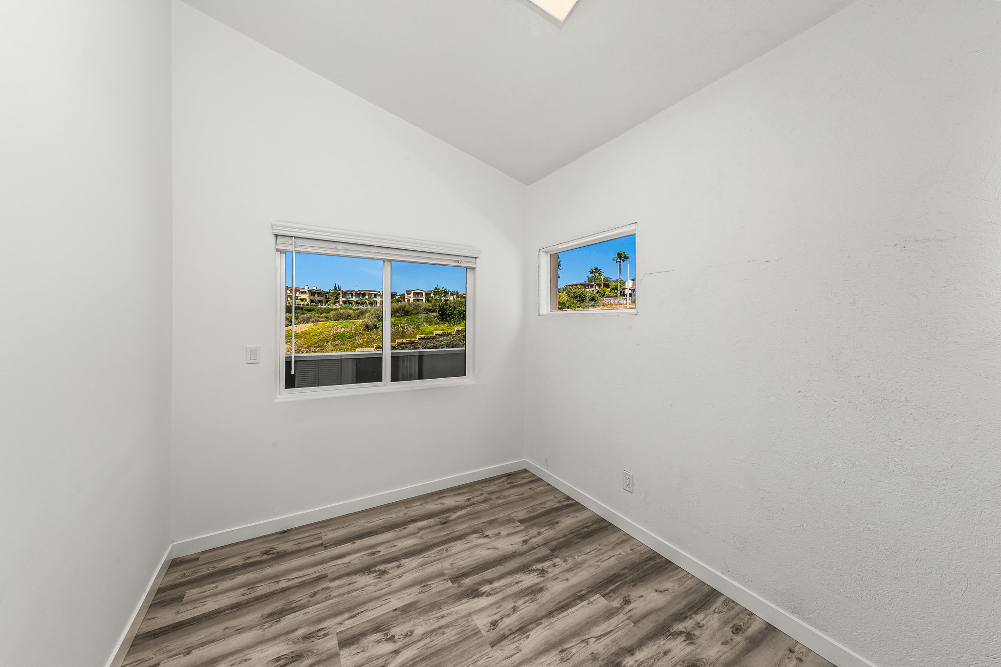 1243-1245 Van Nuys St-43