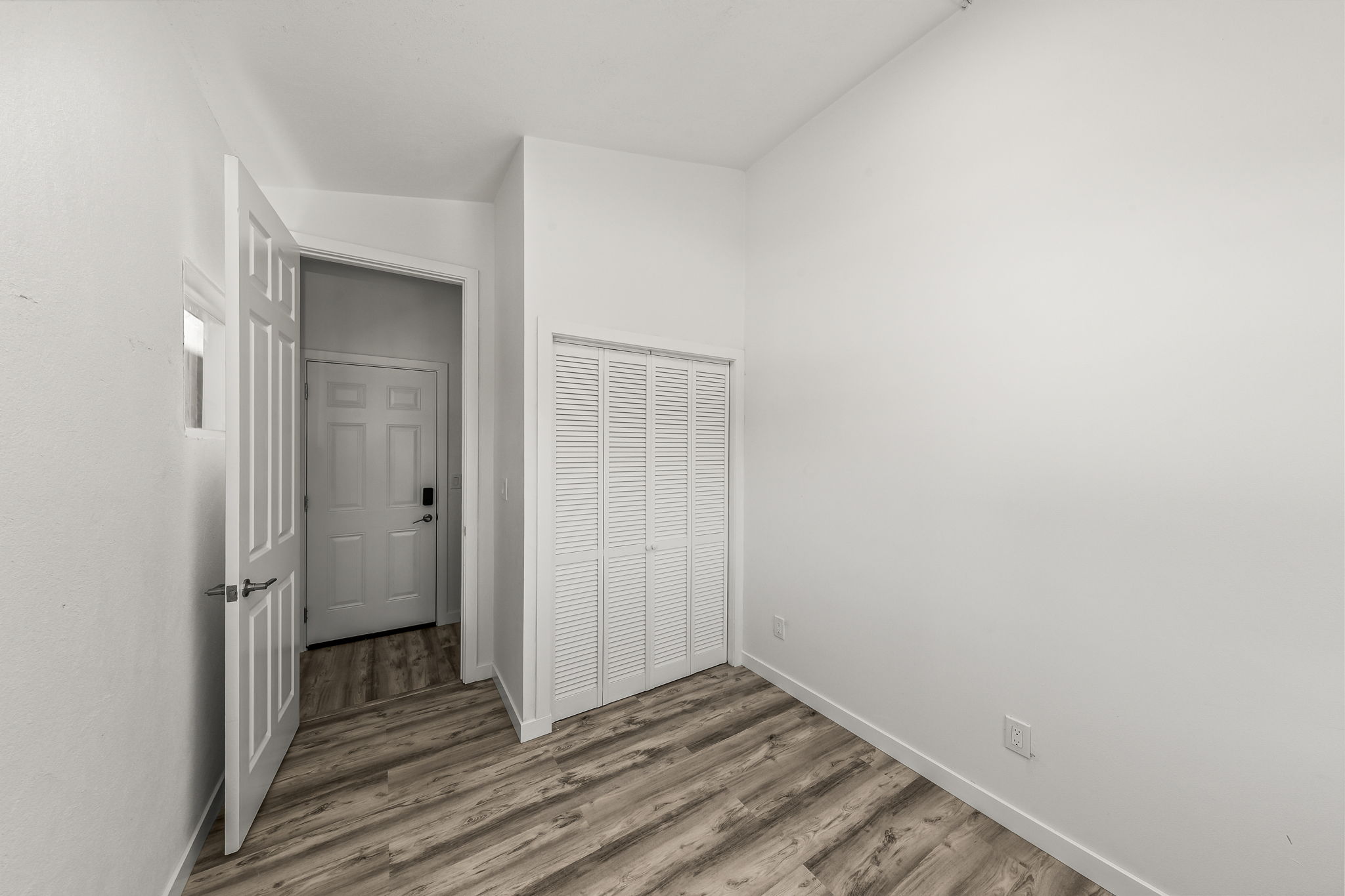 1243-1245 Van Nuys St-42