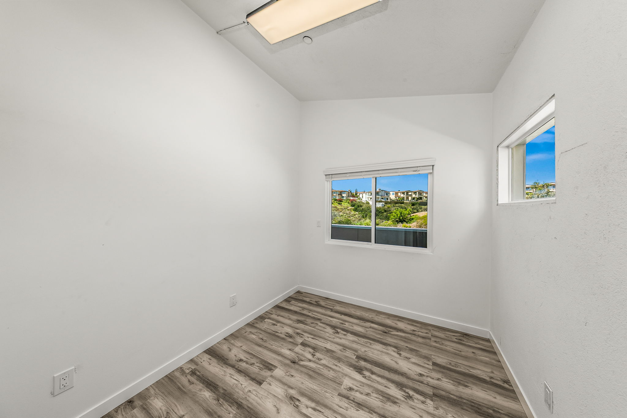 1243-1245 Van Nuys St-40