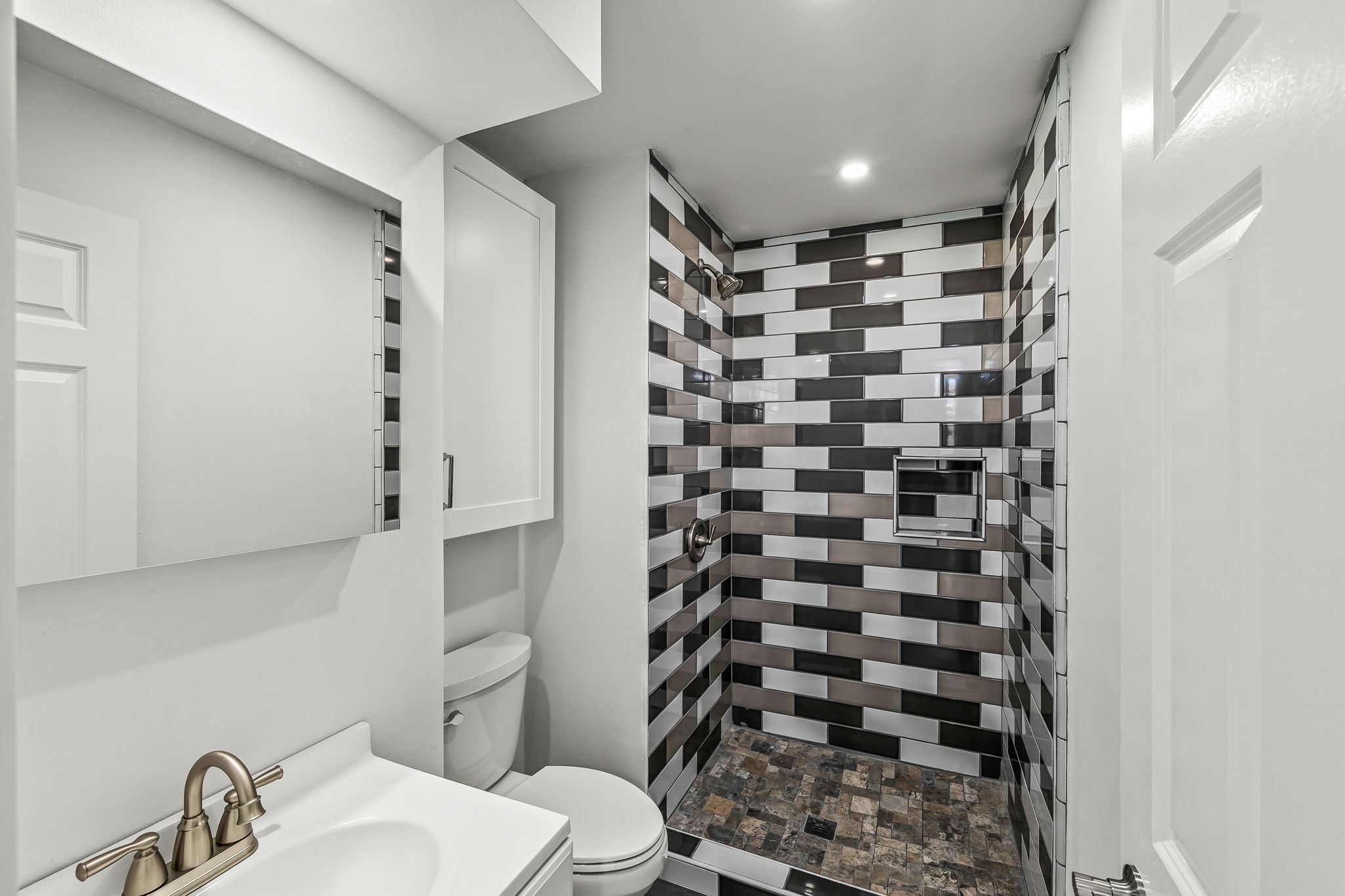 1243-1245 Van Nuys St-37