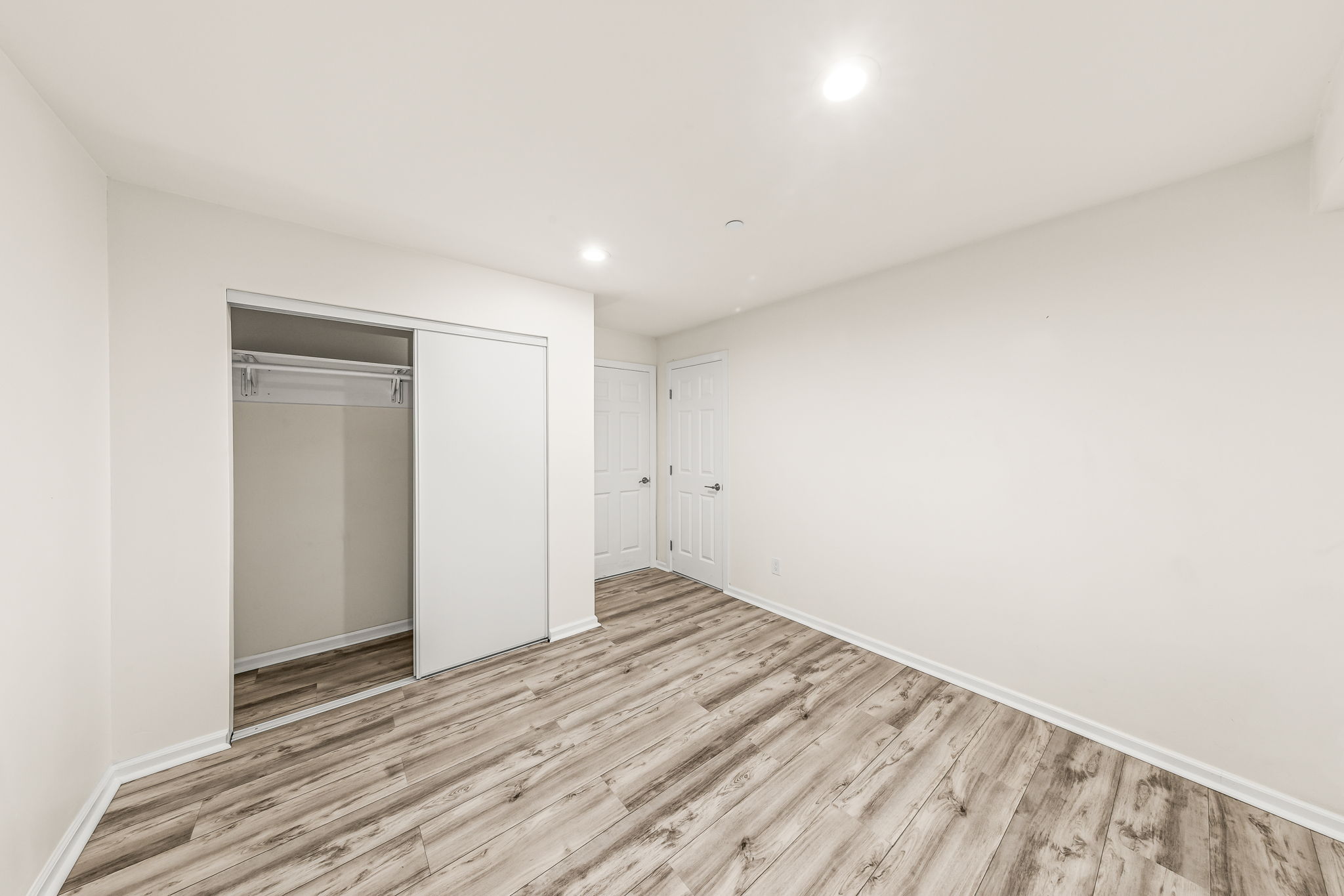 1243-1245 Van Nuys St-15