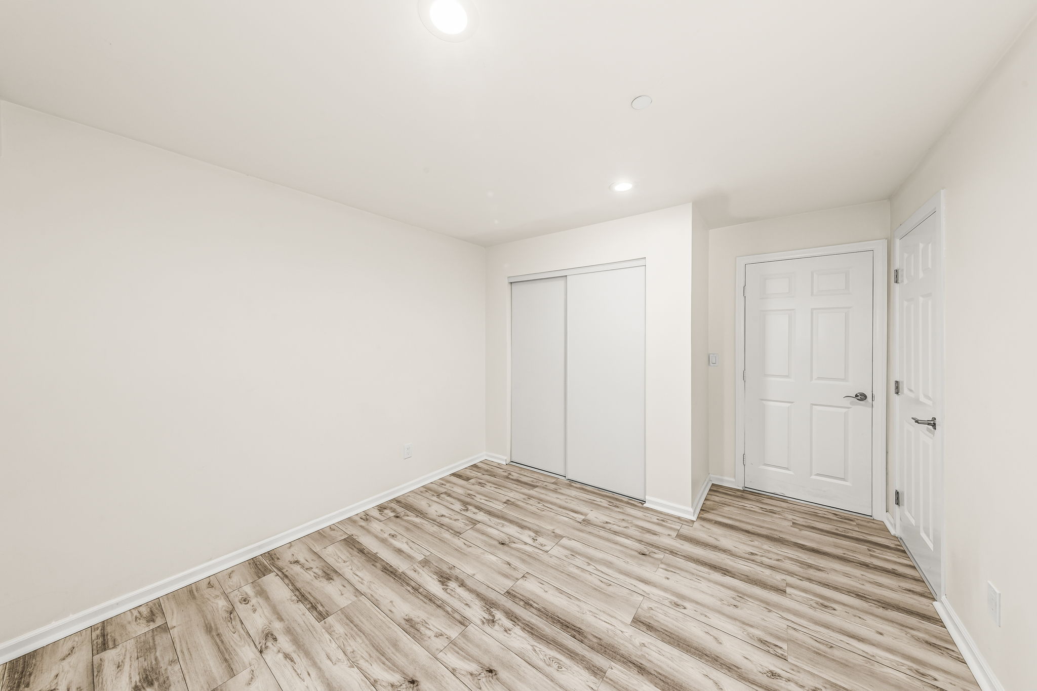 1243-1245 Van Nuys St-14