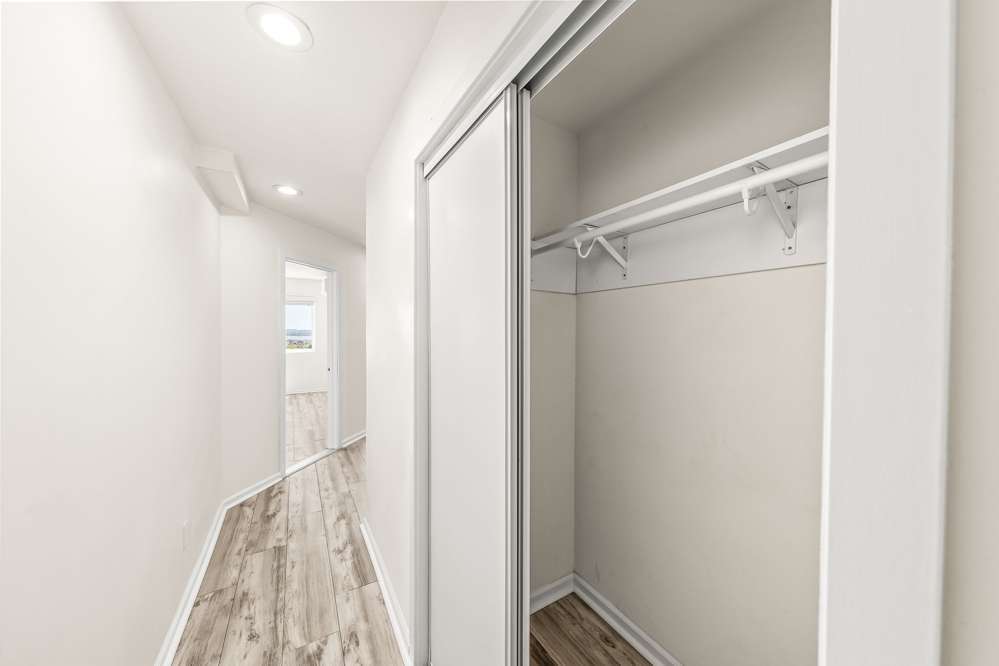 1243-1245 Van Nuys St-12