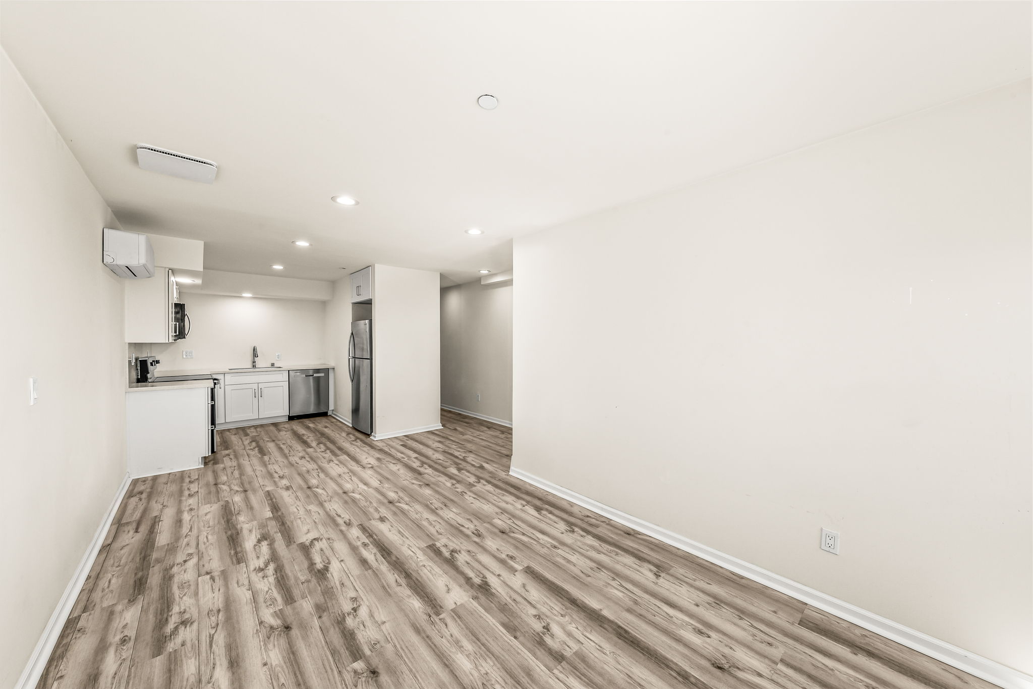 1243-1245 Van Nuys St-7