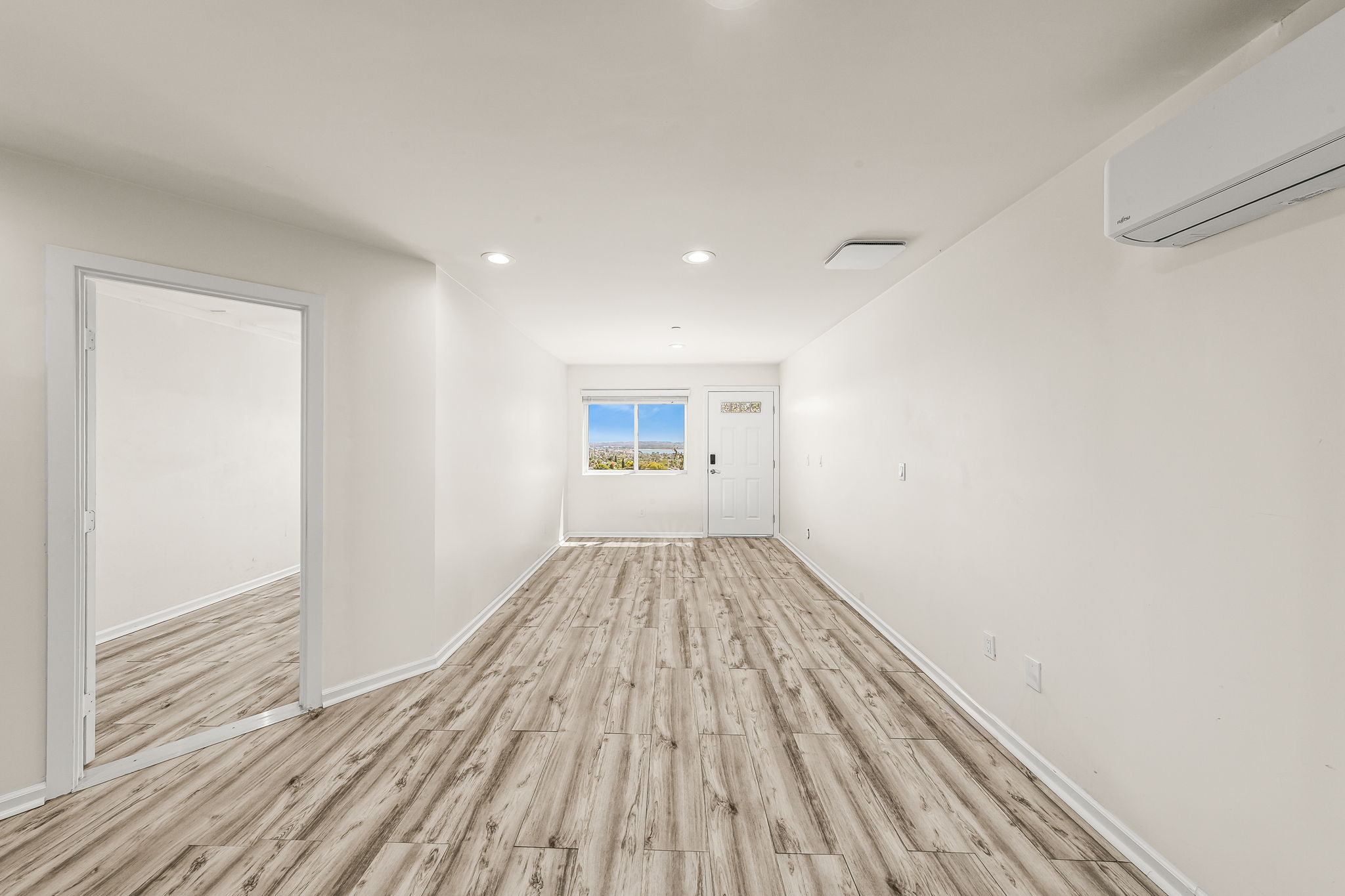 1243-1245 Van Nuys St-4