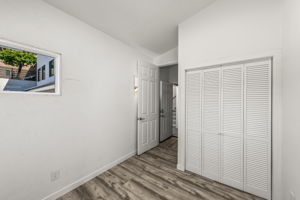 1243-1245 Van Nuys St-41