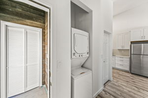 1243-1245 Van Nuys St-38