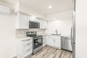 1243-1245 Van Nuys St-3