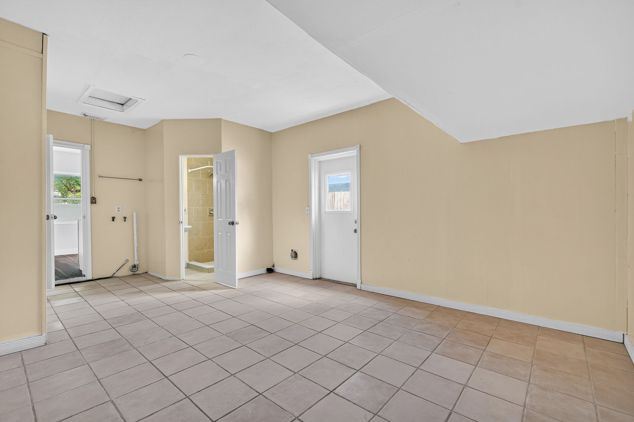 Interiors (22)