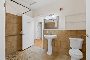  Photo 40