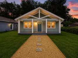 A beautifully renewed cottage with beaches, parks, culture and downtown Fernandina all within easy reach