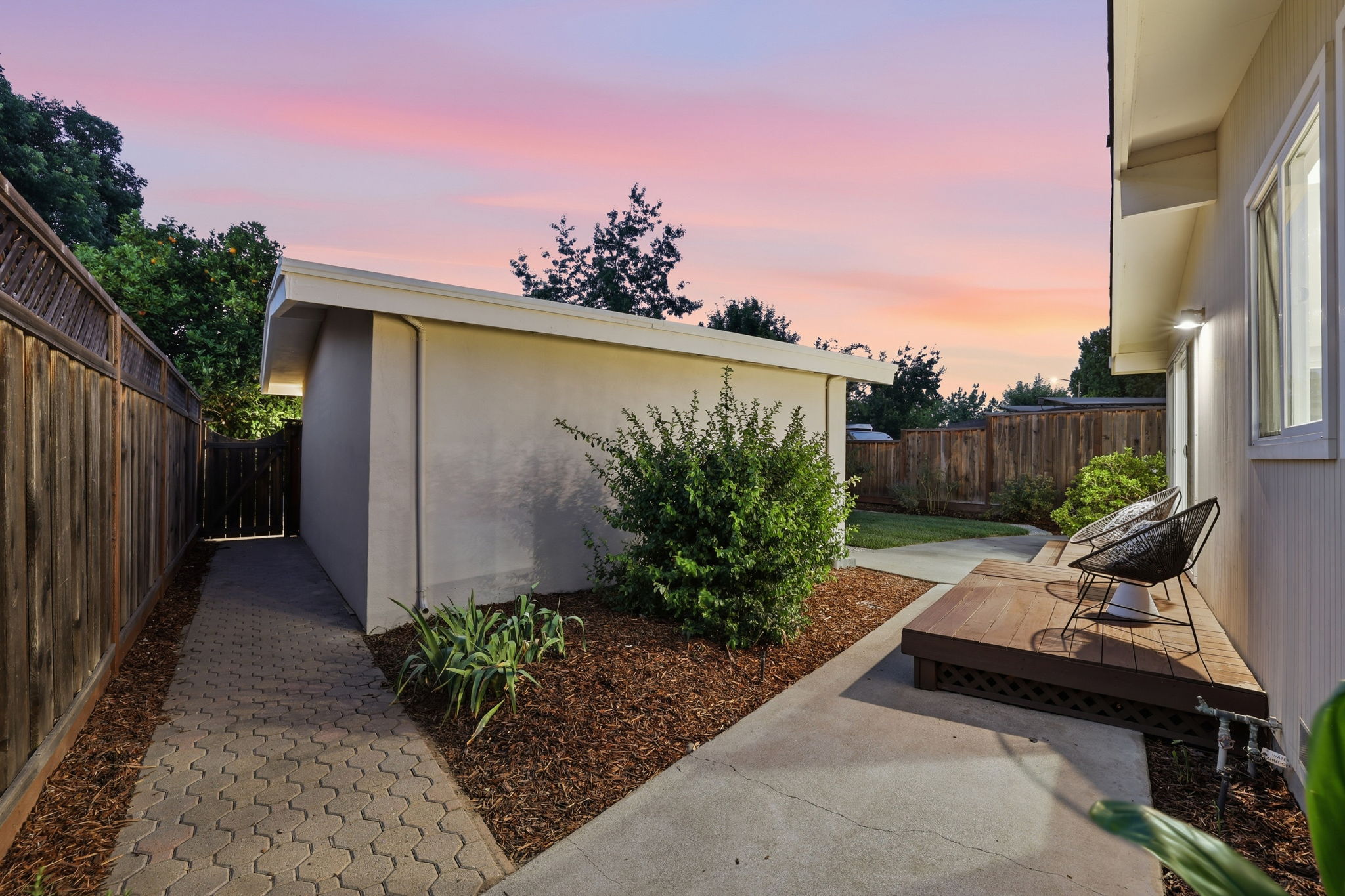 035_F8_TWILIGHT_1244 Parkington Ave