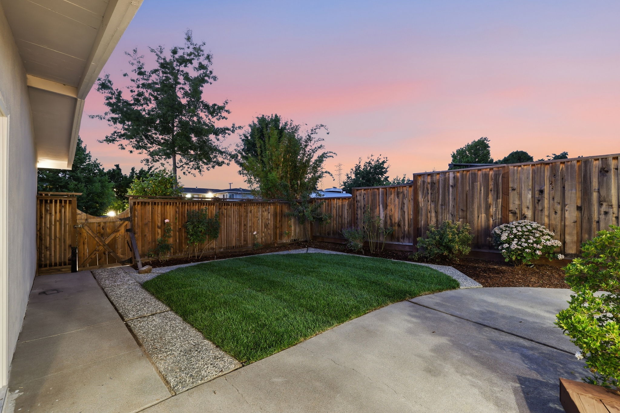 036_F8_TWILIGHT_1244 Parkington Ave