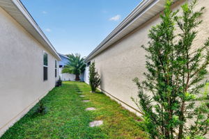 Side Yard with PRIVACY Fencing
