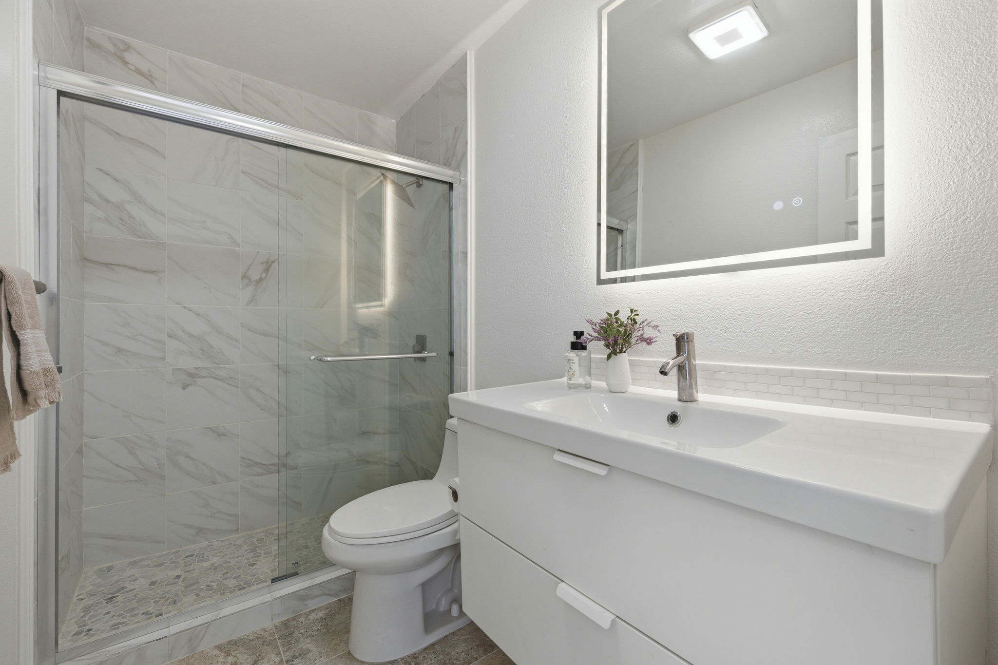 027_F8_1245 Marina Cir