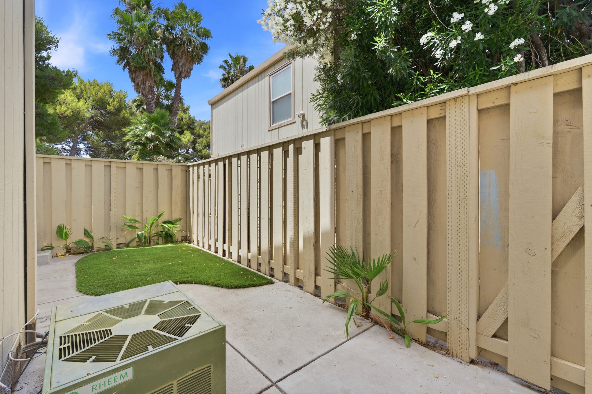 031_F8_1245 Marina Cir