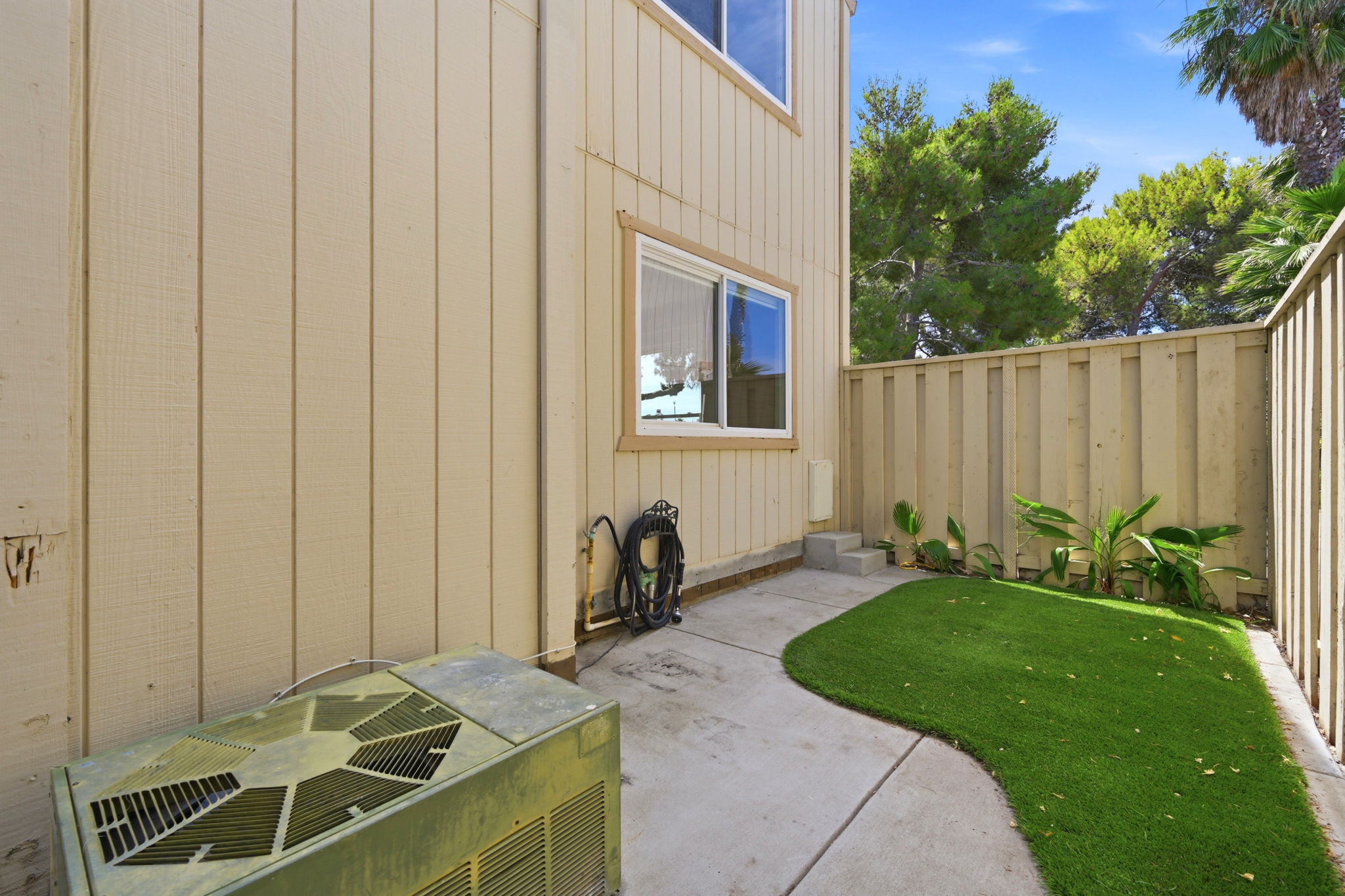 032_F8_1245 Marina Cir