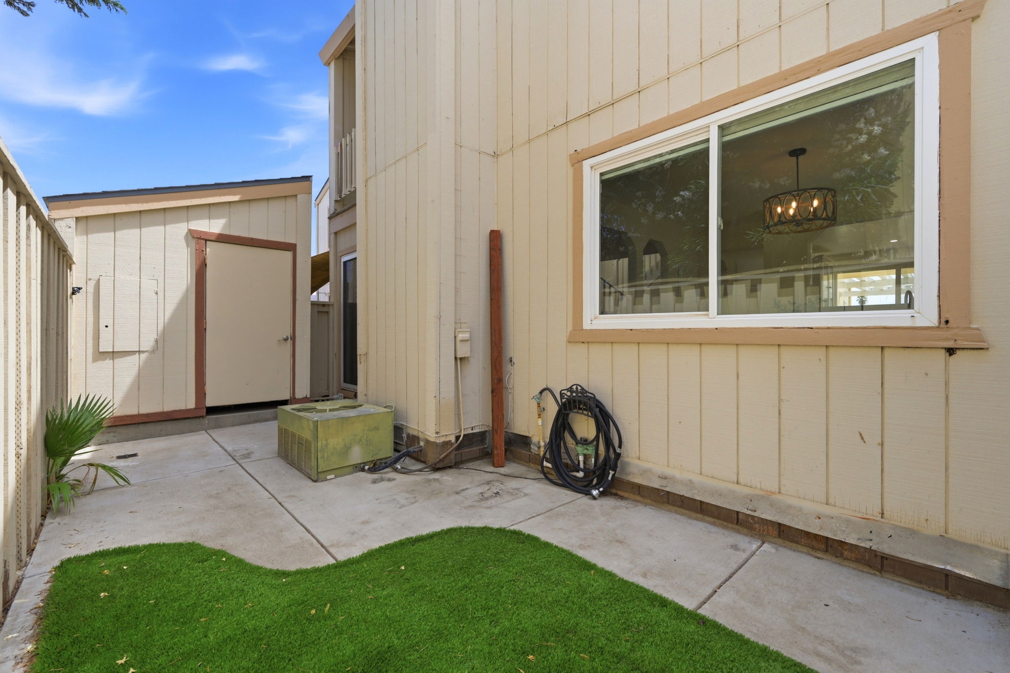 033_F8_1245 Marina Cir