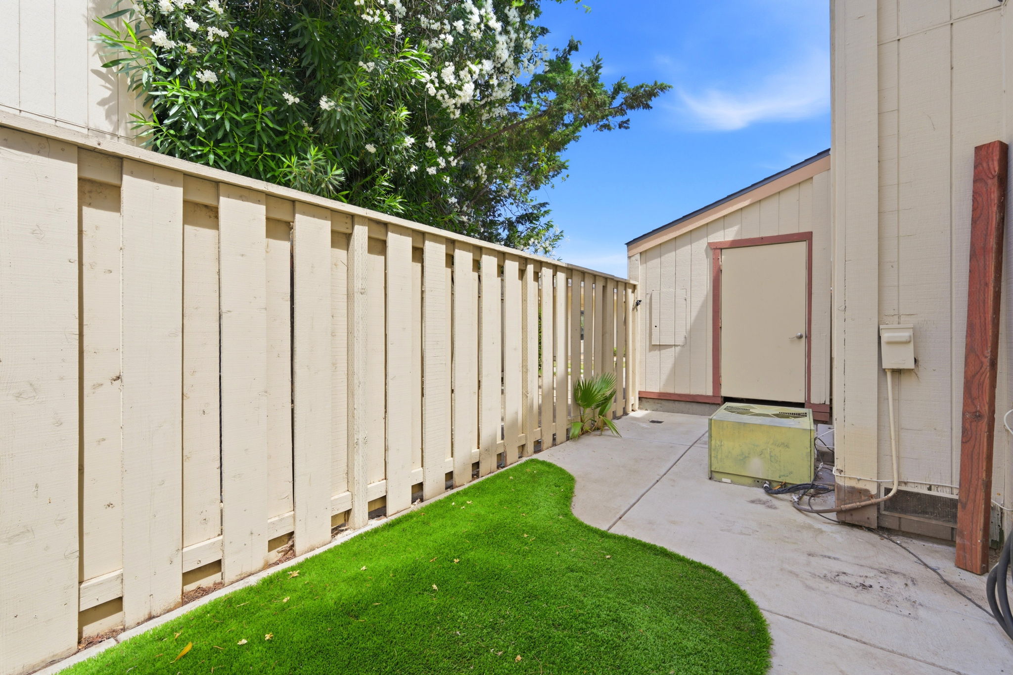 034_F8_1245 Marina Cir