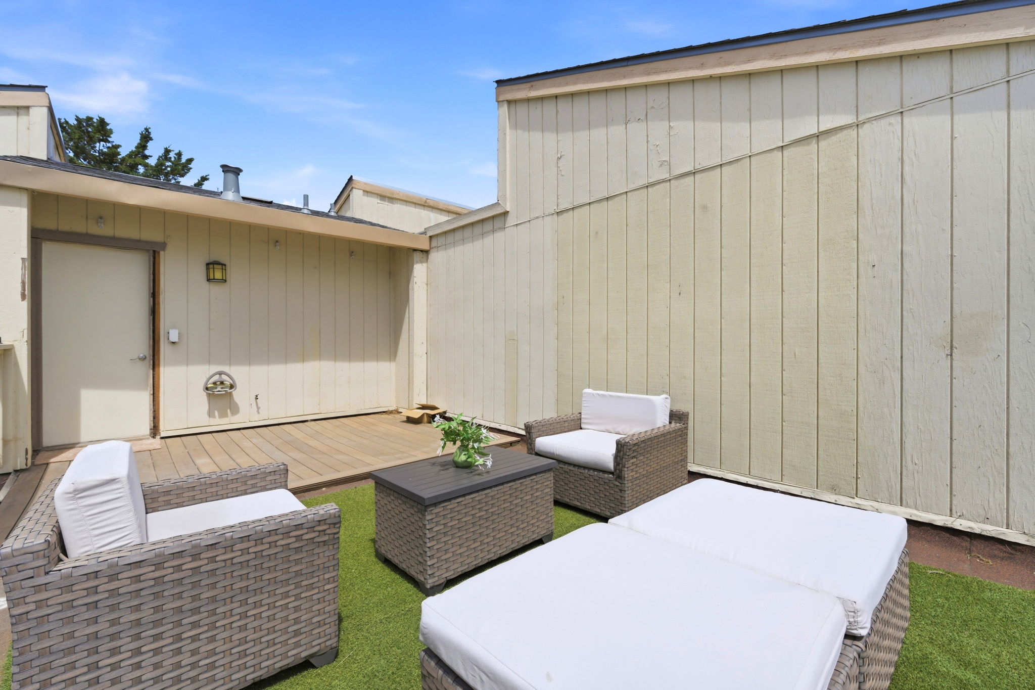 037_F8_1245 Marina Cir