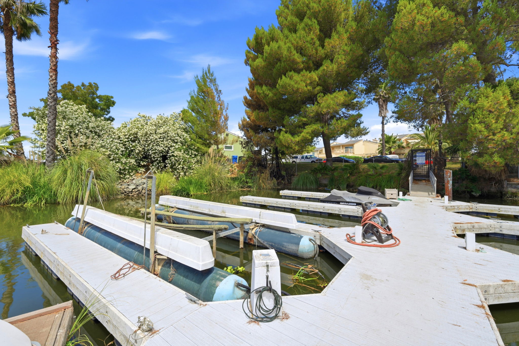 040_F8_1245 Marina Cir