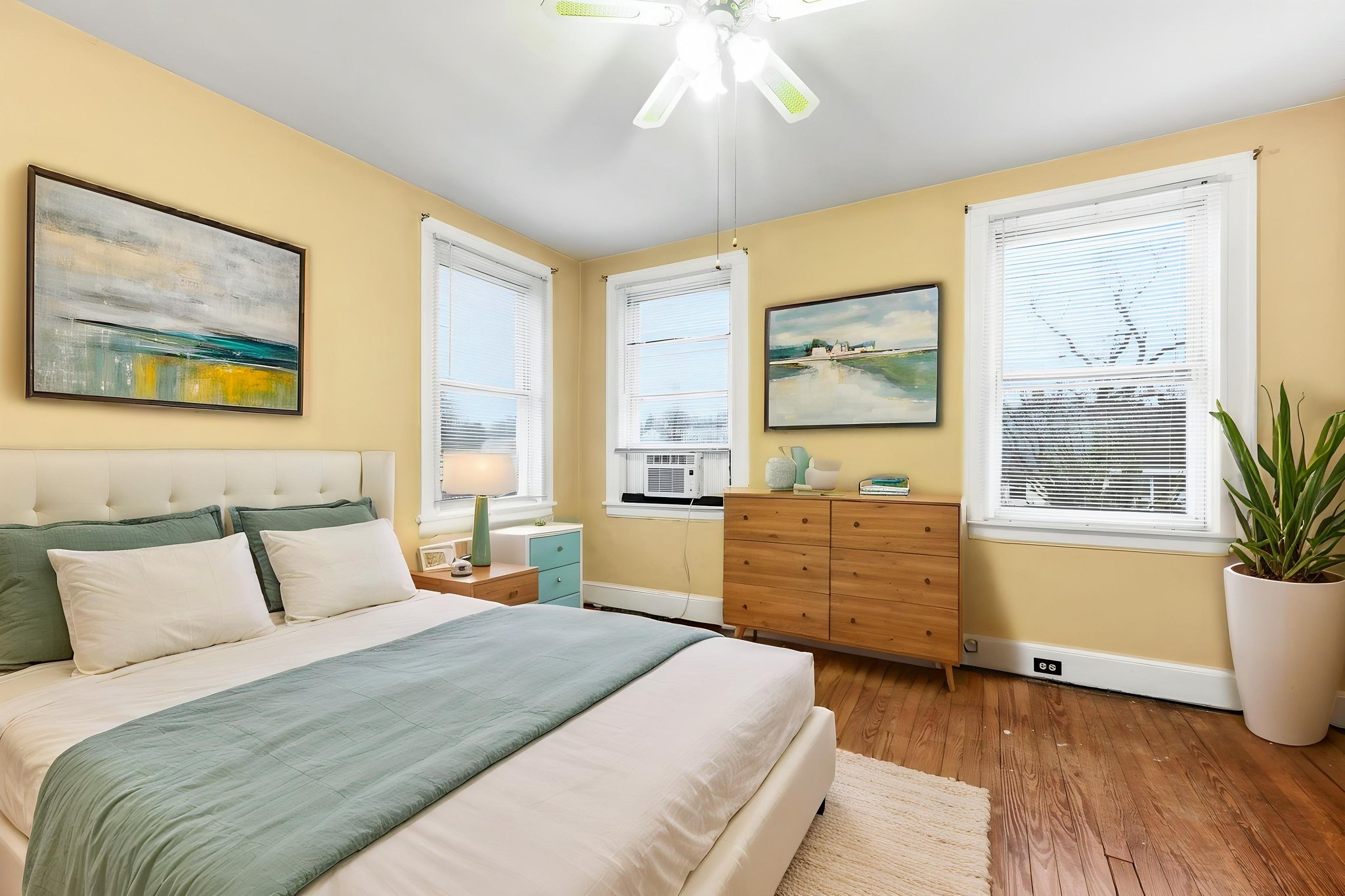 025_1245 Union Ave virtually staged.jpeg