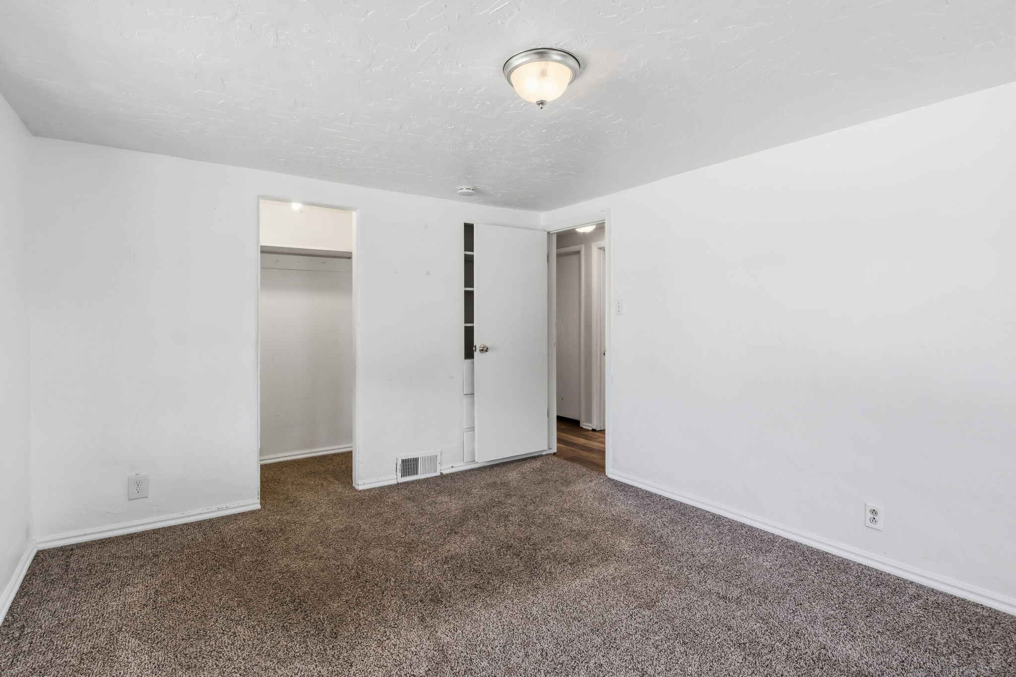 bedroom with closet
