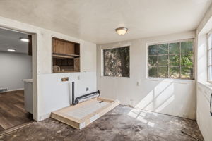 laundry/sunroom, pass through to kitchen