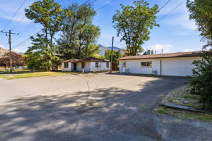Room for 6 cars in driveway, 2 car garage