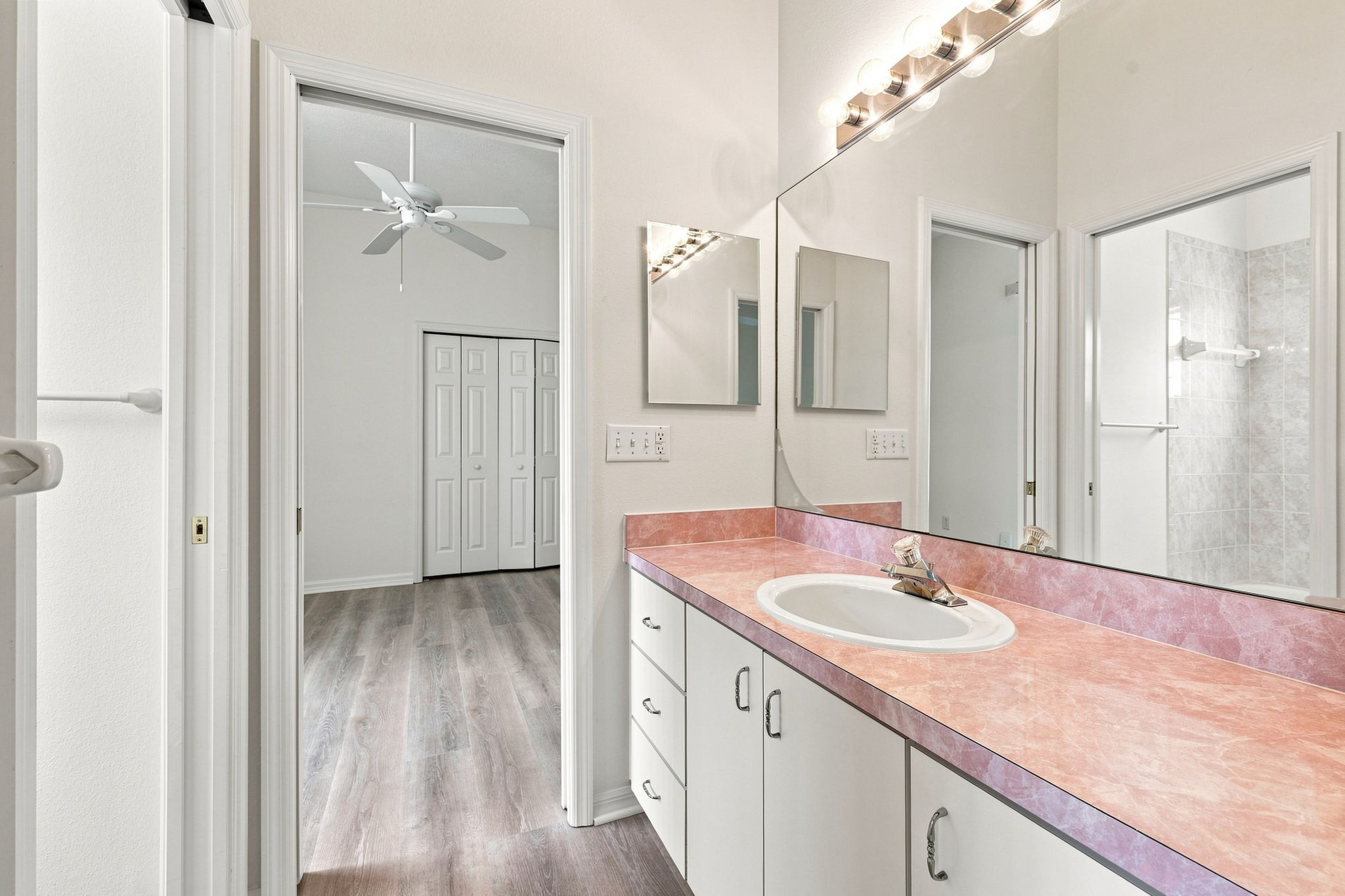 Jack n Jill Bathroom1a