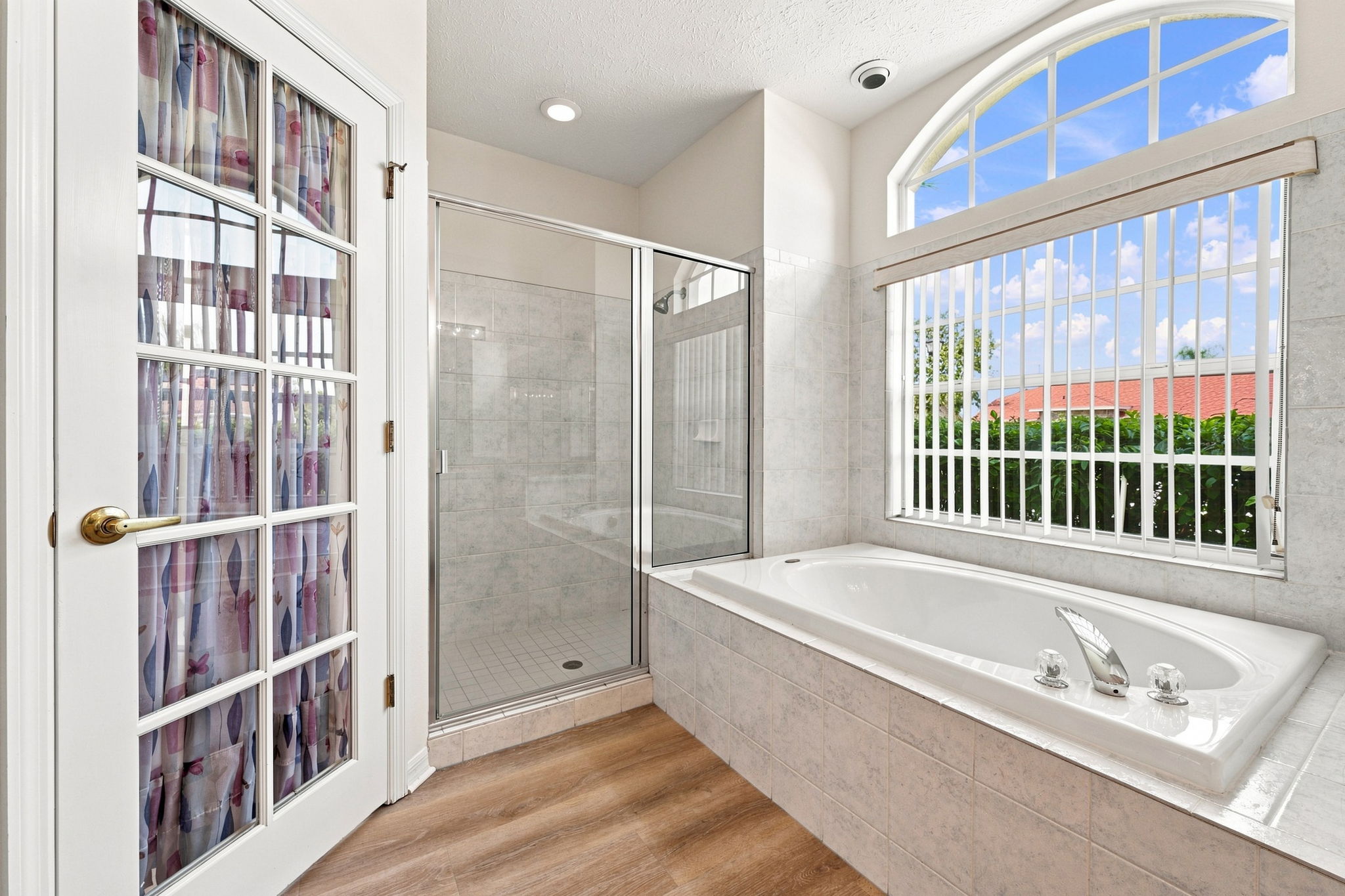 Primary Bathroom1b