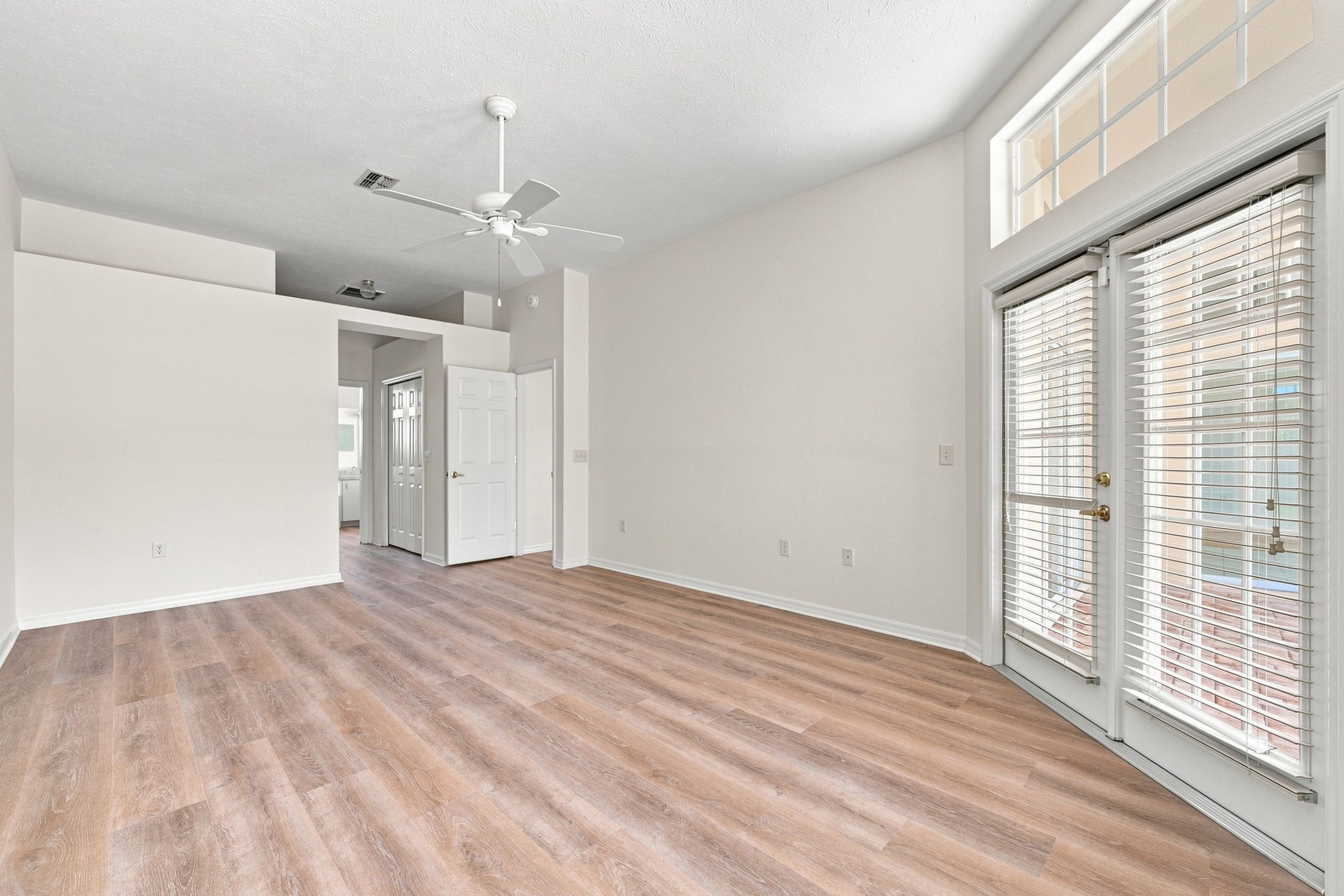 Primary Bedroom1b