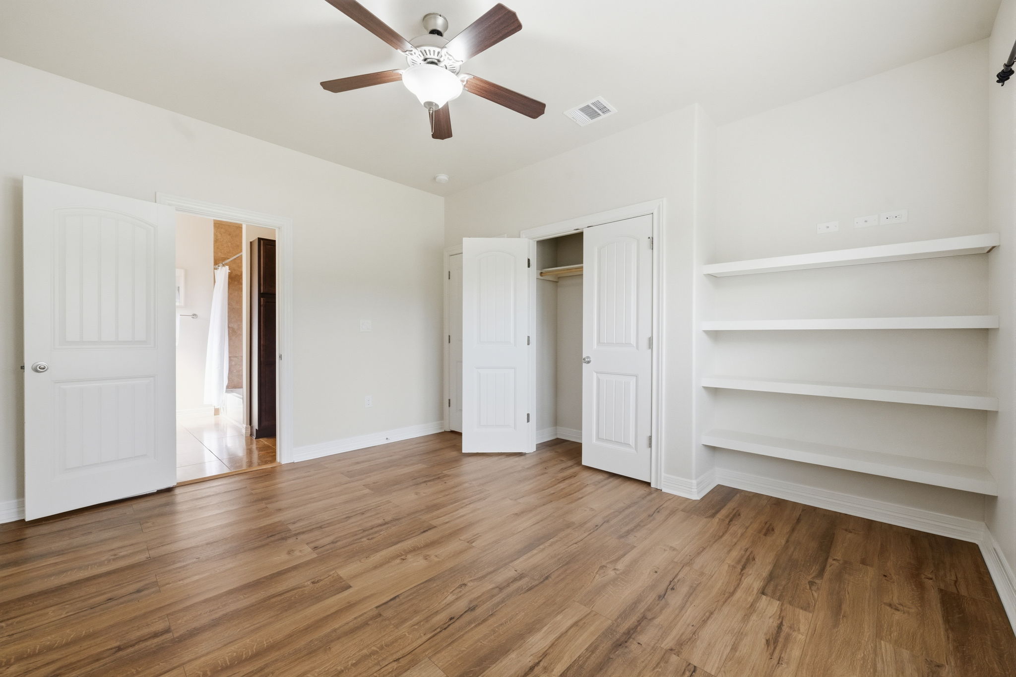 Bedroom 2 - built in shelves/bookcase