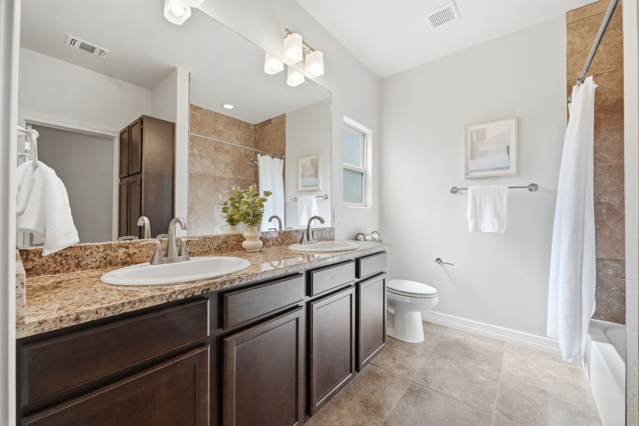 Secondary bath Jack/Jill bedrooms