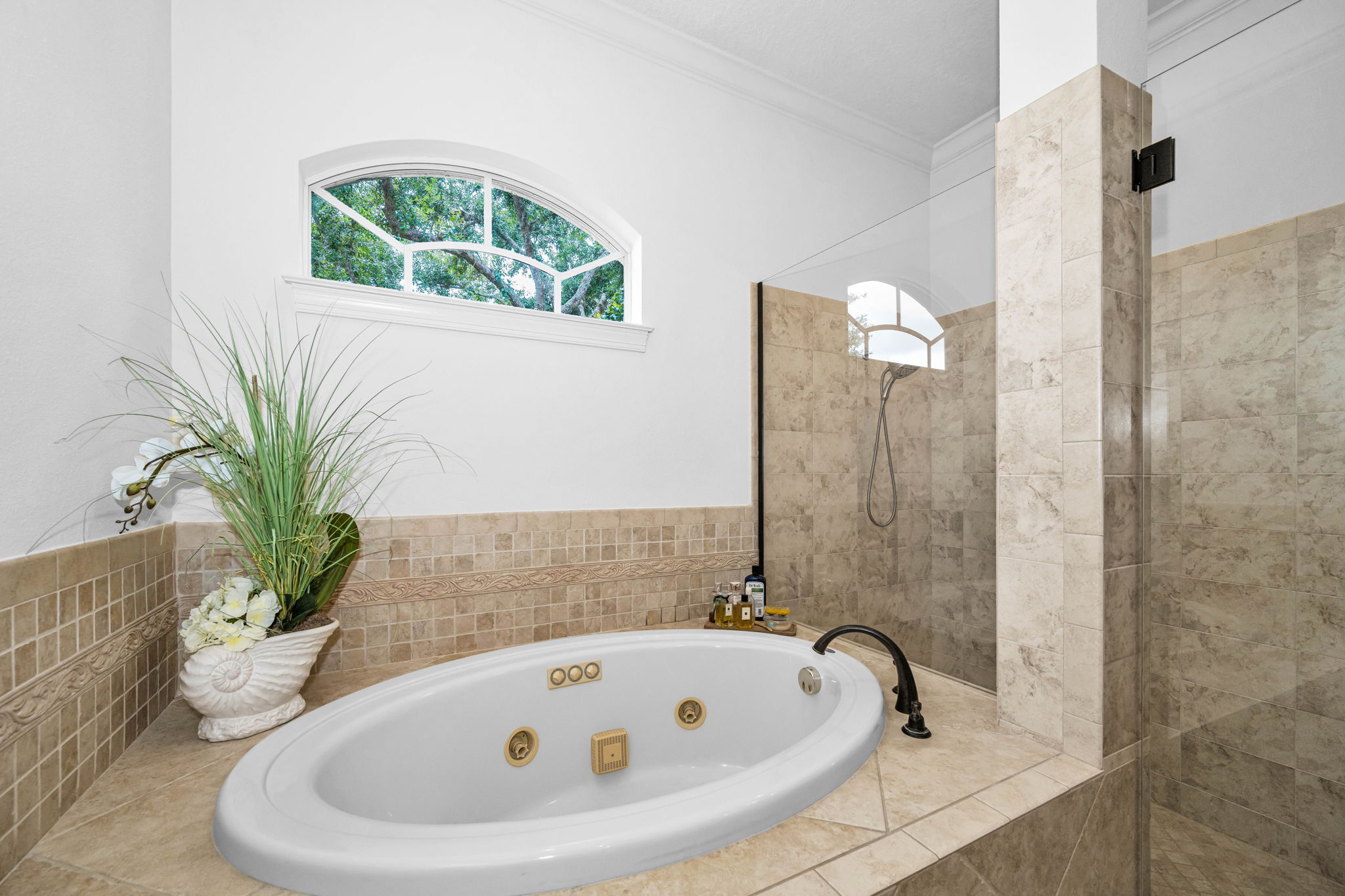 Primary Bathroom 1c