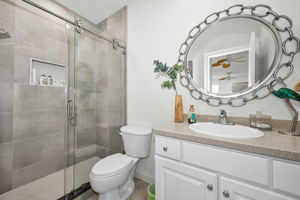 Upper Level Bathroom 4a
