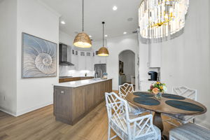 Kitchen Eat-In 1