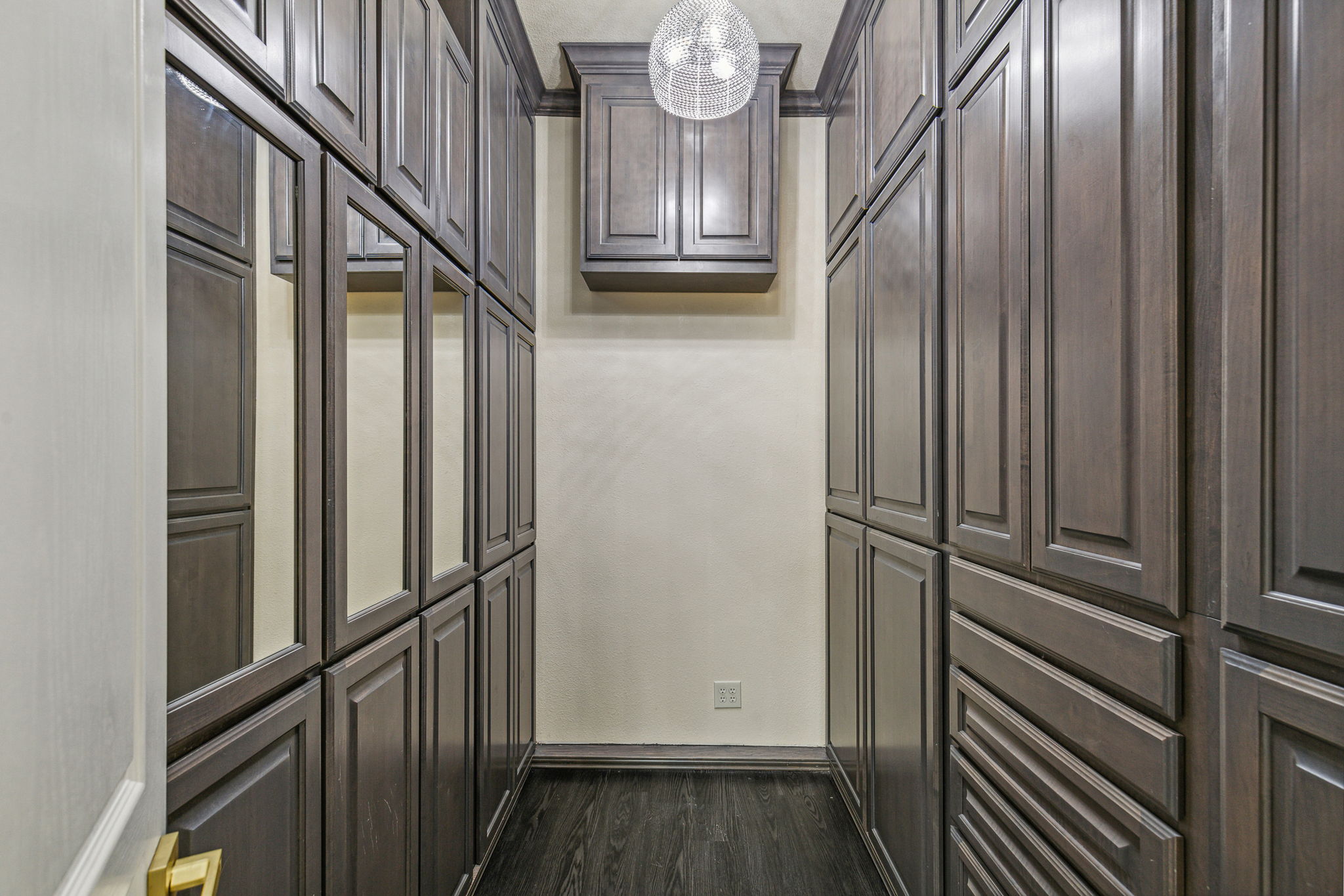 En suite custom walk in closet system