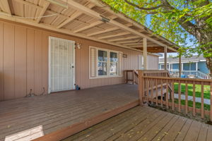 Front Porch/Entrance
