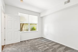 Chesterton Dr-S0408-017.jpg