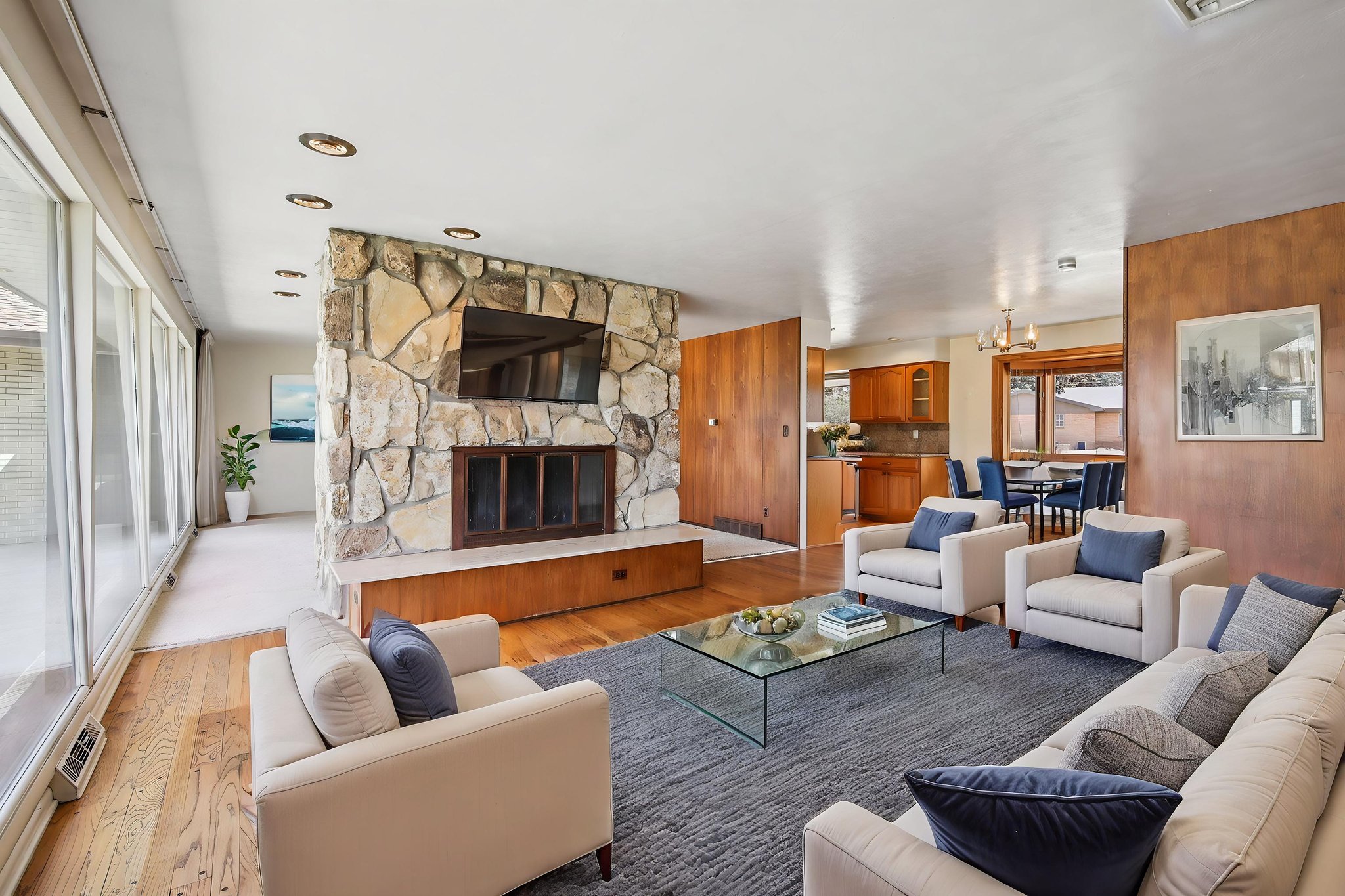 005 virtually staged.jpeg