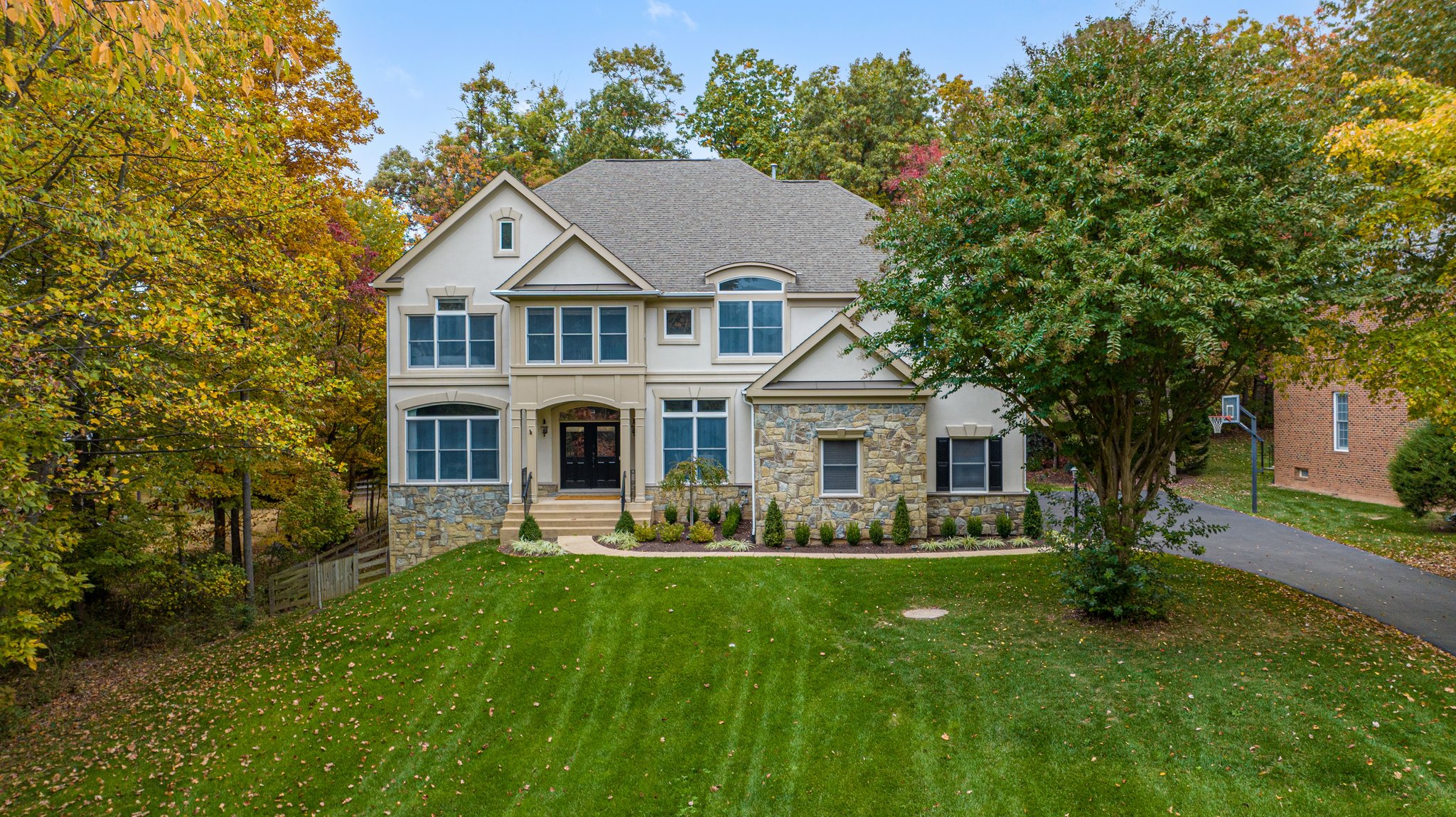 12490 Falkirk Dr, Fairfax, VA 22033, USA Photo 3
