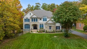12490 Falkirk Dr, Fairfax, VA 22033, USA Photo 2