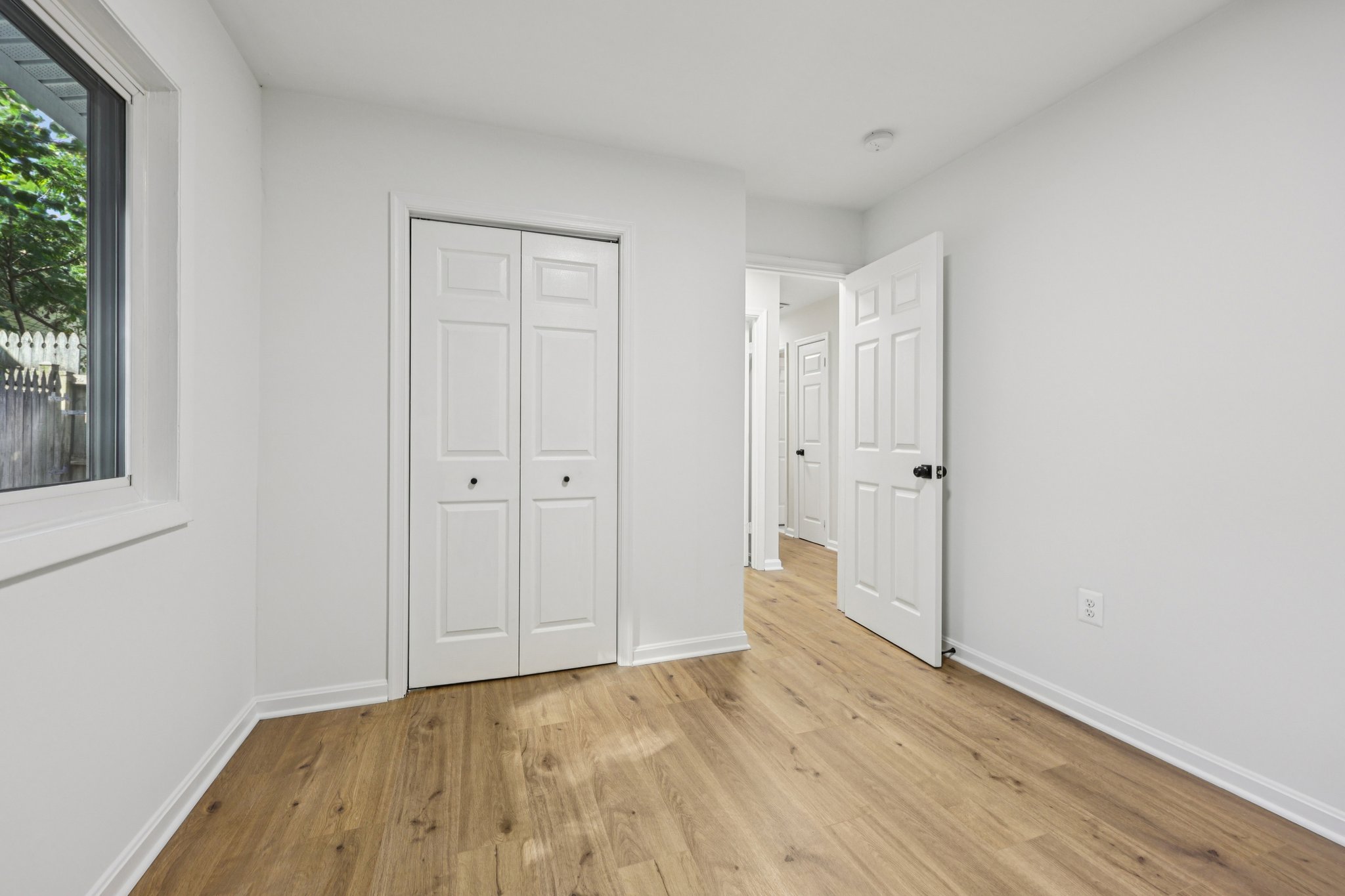 Avondale Dr-S0810-031.jpg
